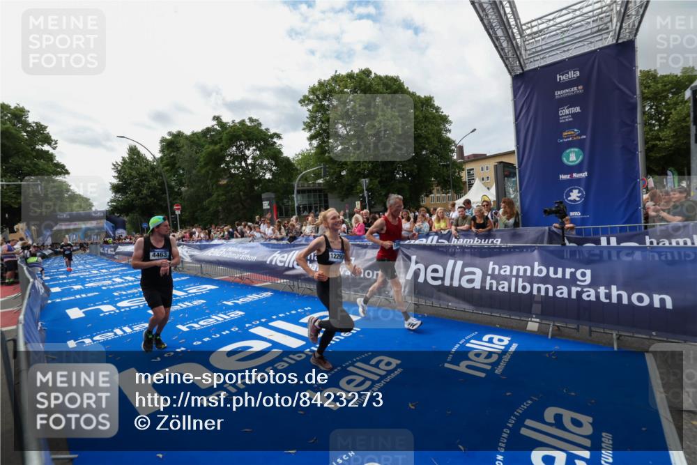 29.06.2025 - hella hamburg halbmarathon Zöllner http://msf.ph/oto/8423273 29.06.2025 10:33:01 Ziel 4463, 4749, 10453, 11169, 12290, 18679, 19059 meine-sportfotos.de
