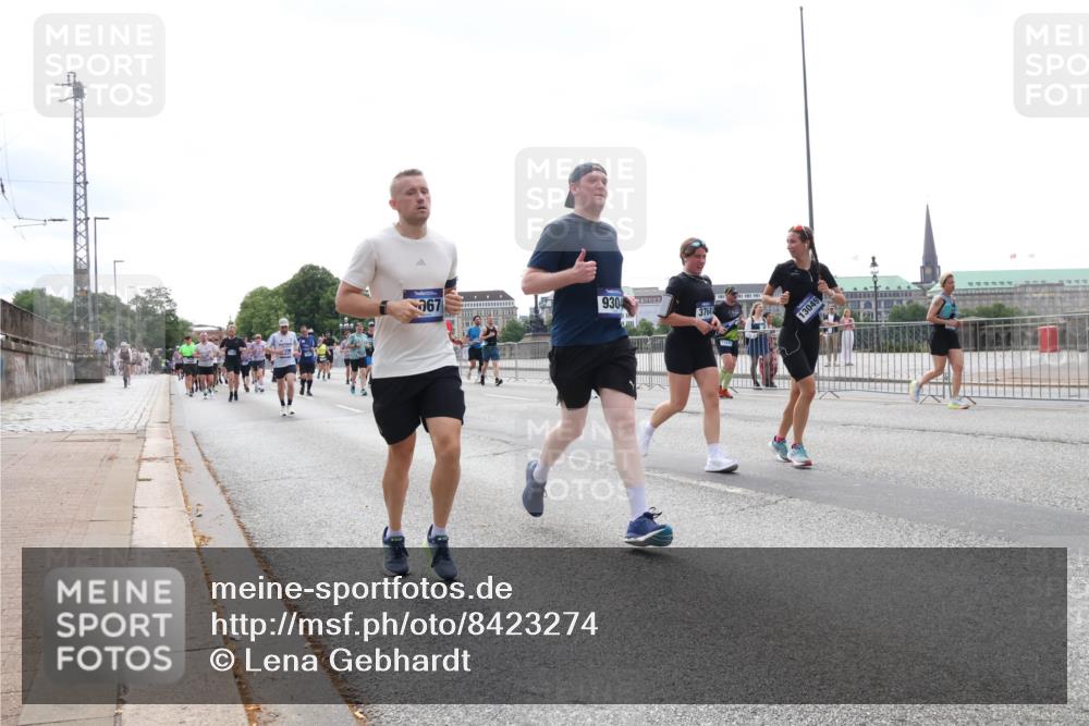 29.06.2025 - hella hamburg halbmarathon Lena Gebhardt http://msf.ph/oto/8423274 29.06.2025 10:43:06 Lombardsbrücke 067, 9304, 3764, 13049, 1149, 1155, 1467, 1656, 1788, 1816, 1878, 1964, 2103, 2158, 2267, 2361, 2401, 2450, 2509, 2940, 2941, 2971, 3074, 3238, 3283, 3329, 3378, 3518, 3638, 3764, 4056, 4092, 4105, 4177, 4302, 4334, 4385, 4680, 5067, 5268, 5610, 5720, 5755, 5967, 6120, 6440, 6764, 7043, 7461, 7513, 7872, 8161, 8184, 8435, 8795, 8991, 9072, 9304, 9378, 9644, 9976, 10008, 10180, 10697, 11142, 11710, 12151, 12441, 13049, 13241 meine-sportfotos.de