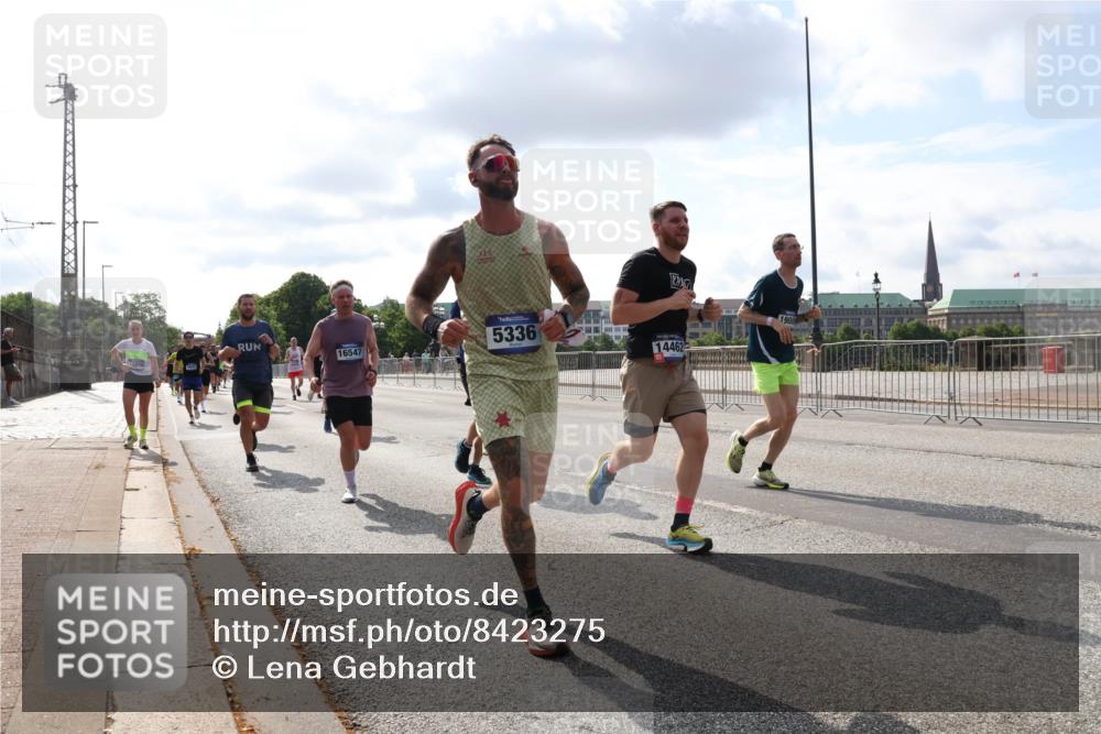 29.06.2025 - hella hamburg halbmarathon Lena Gebhardt http://msf.ph/oto/8423275 29.06.2025 09:52:07 Lombardsbrücke 16547, 5336, 14462, 8888, 1057, 1139, 1312, 1353, 1468, 1569, 1604, 1631, 1763, 1903, 2653, 3305, 3437, 3618, 3697, 3852, 4565, 4865, 4871, 4915, 4991, 5014, 5047, 5129, 5231, 5336, 5690, 5987, 6373, 6490, 6700, 6705, 6711, 6770, 7092, 7185, 7710, 8074, 8346, 8359, 8564, 8900, 9114, 9348, 9358, 9444, 9547, 9659, 10319, 10375, 10493, 10669, 10691, 10741, 10934, 10978, 11021, 11062, 11495, 11679, 11714, 11821, 12438, 12623, 12711, 12772, 13728 meine-sportfotos.de