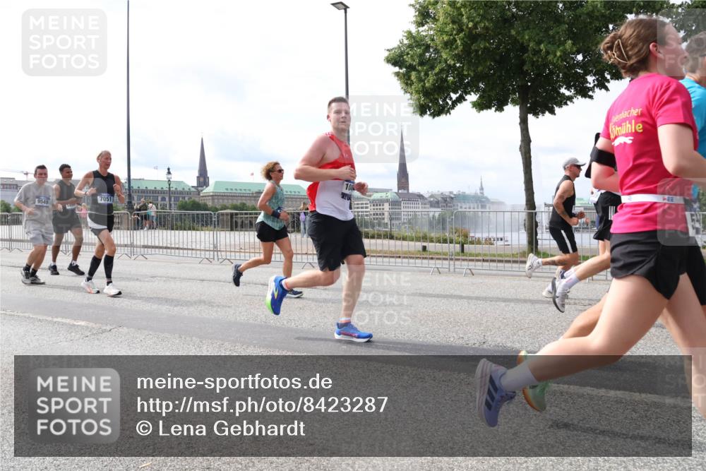 29.06.2025 - hella hamburg halbmarathon Lena Gebhardt http://msf.ph/oto/8423287 29.06.2025 10:18:55 Lombardsbrücke 7051, 9549, 10, 1234, 1349, 1521, 1718, 1755, 1820, 2096, 2703, 2781, 2802, 2821, 3026, 3105, 3118, 3202, 3529, 3591, 3592, 3631, 4123, 4383, 4718, 4802, 4845, 5034, 5049, 5098, 5264, 5266, 5323, 5429, 5834, 5910, 6194, 6249, 6332, 6413, 6477, 6482, 6533, 6736, 7051, 7121, 7160, 7214, 7252, 7454, 8341, 8665, 8780, 9270, 9272, 9276, 9505, 9549, 9586, 9652, 9658, 9748, 9756, 9757, 10037, 10172, 10467, 10502, 10687, 10816, 12541, 12548, 12552, 12703 meine-sportfotos.de