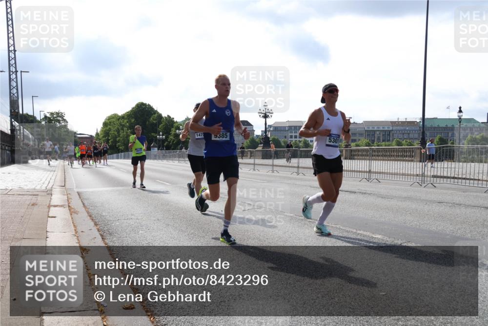 29.06.2025 - hella hamburg halbmarathon Lena Gebhardt http://msf.ph/oto/8423296 29.06.2025 09:43:01 Lombardsbrücke 147, 9385, 5301, 4338, 5301, 5612, 7331, 7855, 9097, 9269, 9385, 9565, 9767, 10468, 10867, 11078, 11228, 11994, 12341, 12360, 12529, 12992, 13346, 13872, 13913, 14728, 14753, 14757, 14836, 15483, 15671, 16615, 17614, 18037, 18328, 18693, 18695, 18740, 18989, 19041, 19042, 19050, 19076, 19078 meine-sportfotos.de