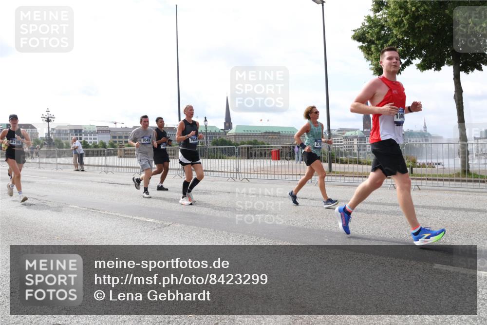 29.06.2025 - hella hamburg halbmarathon Lena Gebhardt http://msf.ph/oto/8423299 29.06.2025 10:18:56 Lombardsbrücke 8780, 9549, 14, 7051, 0461, 1234, 1349, 1521, 1718, 1755, 1820, 2096, 2703, 2781, 2802, 2821, 3026, 3105, 3118, 3202, 3529, 3591, 3592, 3631, 4123, 4383, 4718, 4802, 4845, 5034, 5049, 5080, 5098, 5264, 5266, 5323, 5429, 5834, 5910, 6194, 6249, 6413, 6477, 6482, 6533, 6736, 7051, 7121, 7160, 7214, 7252, 7454, 8341, 8665, 8778, 8780, 9270, 9272, 9276, 9505, 9549, 9586, 9652, 9658, 9748, 9756, 9757, 10037, 10172, 10467, 10502, 10687, 10816, 12541, 12548, 12552, 12703 meine-sportfotos.de
