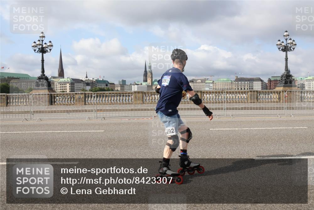 29.06.2025 - hella hamburg halbmarathon Lena Gebhardt http://msf.ph/oto/8423307 29.06.2025 08:57:59 Lombardsbrücke 80292, 292 meine-sportfotos.de