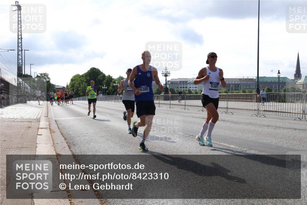29.06.2025 - hella hamburg halbmarathon Lena Gebhardt http://msf.ph/oto/8423310 29.06.2025 09:43:01 Lombardsbrücke 5301, 14, 5385, 4338, 5301, 5612, 7331, 7855, 9097, 9269, 9385, 9565, 9767, 10468, 10867, 11078, 11228, 11994, 12341, 12360, 12529, 12992, 13346, 13872, 13913, 14728, 14753, 14757, 14836, 15483, 15671, 16615, 17614, 18037, 18328, 18693, 18695, 18740, 18989, 19041, 19042, 19050, 19076, 19078 meine-sportfotos.de
