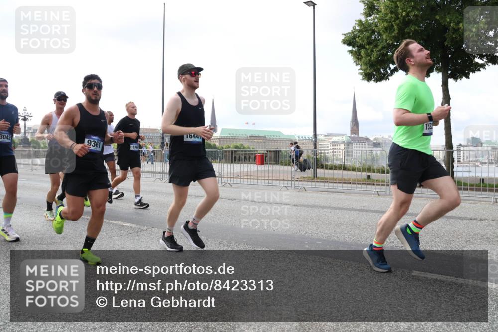 29.06.2025 - hella hamburg halbmarathon Lena Gebhardt http://msf.ph/oto/8423313 29.06.2025 10:06:08 Lombardsbrücke 3042, 9361, 1876, 1644, 1522, 1229, 1245, 1448, 1766, 1830, 1842, 2471, 2540, 3062, 3461, 3929, 4169, 4542, 4666, 4868, 5431, 5762, 6014, 6314, 7138, 7741, 8051, 8316, 8894, 8909, 9339, 9361, 9477, 9560, 9917, 10781, 10791, 10998, 13042, 13054, 13481, 13863, 14369, 14987, 15113, 15145, 15229, 15462, 15537, 15766, 15772, 16441, 16687, 17239, 17740, 17746, 17885, 18042, 18768, 18857, 18966, 18973 meine-sportfotos.de
