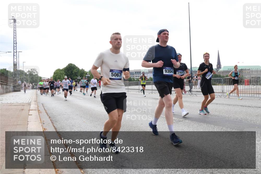 29.06.2025 - hella hamburg halbmarathon Lena Gebhardt http://msf.ph/oto/8423318 29.06.2025 10:43:07 Lombardsbrücke 5067, 9304, 3764, 13049, 1149, 1155, 1467, 1656, 1788, 1816, 1878, 1964, 2103, 2158, 2267, 2361, 2401, 2450, 2509, 2940, 2941, 2971, 3074, 3238, 3283, 3329, 3378, 3518, 3638, 3764, 4056, 4092, 4105, 4177, 4302, 4367, 4385, 4680, 5067, 5268, 5610, 5720, 5755, 5967, 6120, 6440, 7043, 7461, 7513, 7872, 8135, 8161, 8184, 8435, 8795, 8991, 9072, 9304, 9378, 9639, 9641, 9644, 9976, 10008, 10180, 10697, 11142, 11710, 12151, 12441, 13049, 13241 meine-sportfotos.de