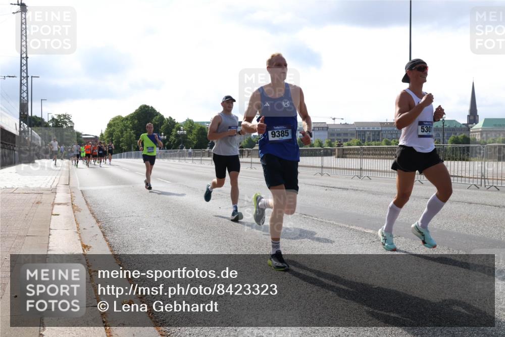 29.06.2025 - hella hamburg halbmarathon Lena Gebhardt http://msf.ph/oto/8423323 29.06.2025 09:43:01 Lombardsbrücke 9385, 5301, 4338, 5301, 5612, 7331, 7855, 9097, 9269, 9385, 9565, 9767, 10468, 10867, 11078, 11228, 11994, 12341, 12360, 12529, 12992, 13346, 13872, 13913, 14728, 14753, 14757, 14836, 15483, 15671, 16615, 17614, 18037, 18328, 18693, 18695, 18740, 18989, 19041, 19042, 19050, 19076, 19078 meine-sportfotos.de