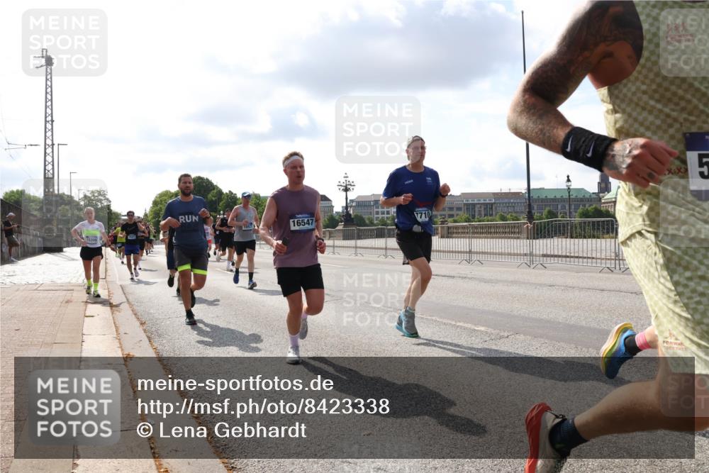 29.06.2025 - hella hamburg halbmarathon Lena Gebhardt http://msf.ph/oto/8423338 29.06.2025 09:52:08 Lombardsbrücke 15206, 1057, 16547, 7710, 335, 5, 1057, 1139, 1312, 1353, 1468, 1569, 1604, 1631, 1763, 1903, 2653, 3305, 3437, 3618, 3697, 3852, 4565, 4865, 4871, 4915, 4991, 5014, 5047, 5129, 5231, 5336, 5690, 5987, 6373, 6490, 6700, 6705, 6711, 6770, 7092, 7185, 7710, 8074, 8346, 8359, 8564, 8900, 9348, 9358, 9444, 9547, 9659, 10319, 10375, 10493, 10691, 10741, 10934, 10978, 11021, 11062, 11495, 11679, 11714, 11821, 12438, 12623, 12711, 12772, 13728 meine-sportfotos.de