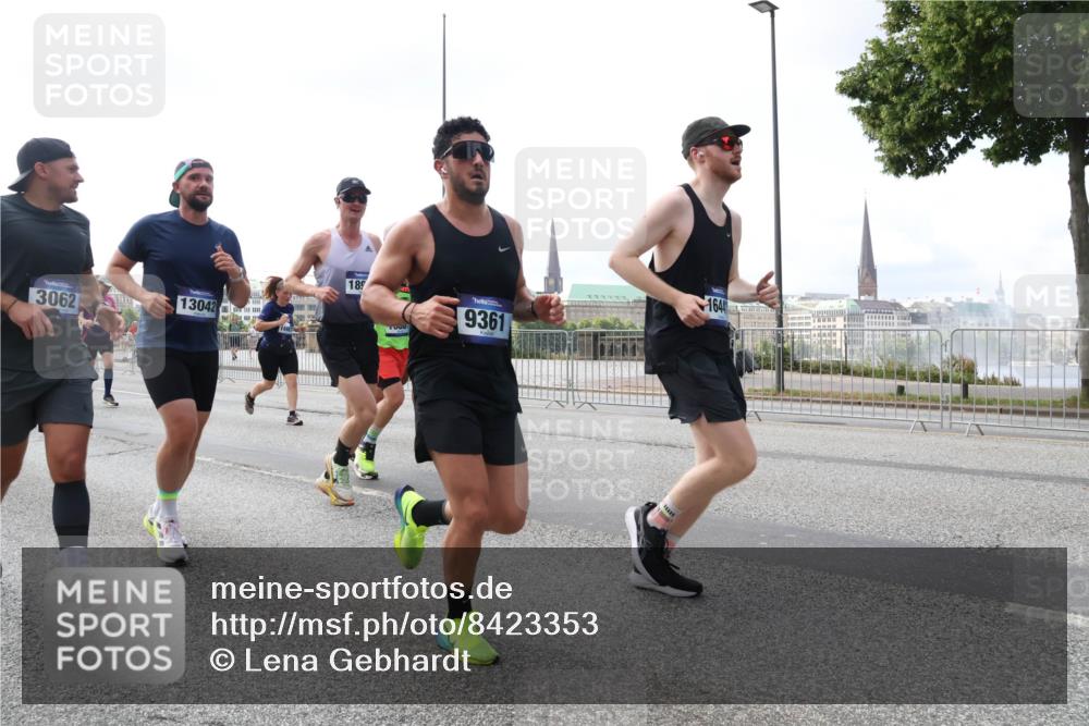 29.06.2025 - hella hamburg halbmarathon Lena Gebhardt http://msf.ph/oto/8423353 29.06.2025 10:06:09 Lombardsbrücke 3062, 13042, 189, 9361, 1644, 1229, 1245, 1448, 1766, 1830, 1842, 2471, 2540, 3062, 3929, 4169, 4542, 4666, 4868, 5431, 5762, 6014, 6314, 7138, 7741, 8051, 8316, 8894, 8909, 9339, 9361, 9477, 9560, 9917, 10781, 10791, 10998, 13042, 13054, 13481, 13863, 14369, 14987, 15113, 15145, 15229, 15462, 15537, 15766, 15772, 16441, 16687, 17239, 17740, 17746, 17885, 18042, 18768, 18857, 18910, 18913, 18966, 18973 meine-sportfotos.de