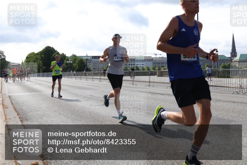 29.06.2025 - hella hamburg halbmarathon Lena Gebhardt http://msf.ph/oto/8423355 29.06.2025 09:43:02 Lombardsbrücke 18037, 14728, 4338, 5301, 5612, 7331, 7855, 9097, 9269, 9385, 9565, 9767, 10468, 10867, 11078, 11228, 11994, 12341, 12360, 12529, 12992, 13346, 13374, 13872, 13913, 14728, 14753, 14757, 14836, 15483, 15671, 16615, 17614, 18037, 18328, 18693, 18695, 18740, 18989, 19041, 19042, 19050, 19076, 19078 meine-sportfotos.de