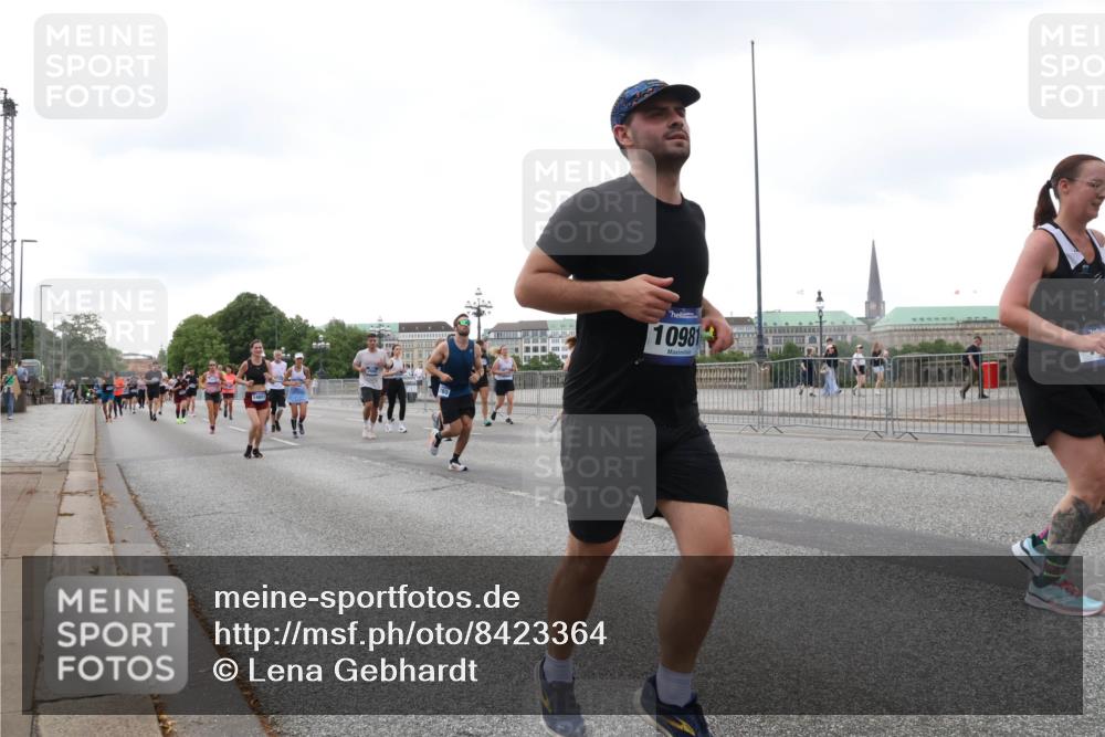 29.06.2025 - hella hamburg halbmarathon Lena Gebhardt http://msf.ph/oto/8423364 29.06.2025 10:53:01 Lombardsbrücke 10981, 1369, 1826, 2146, 2291, 2362, 2409, 2701, 2983, 2988, 3140, 3227, 3787, 4591, 4626, 4729, 5428, 6135, 6521, 7032, 7483, 7511, 7681, 7737, 8414, 8641, 9068, 9070, 9545, 10055, 10417, 10568, 10600, 10661, 10879, 10928, 10981, 11520, 11524, 11919, 12127, 12128, 12193, 12700, 12994, 13489, 13916, 13917, 14009, 14038, 14765, 14807, 14977, 14979, 16137 meine-sportfotos.de