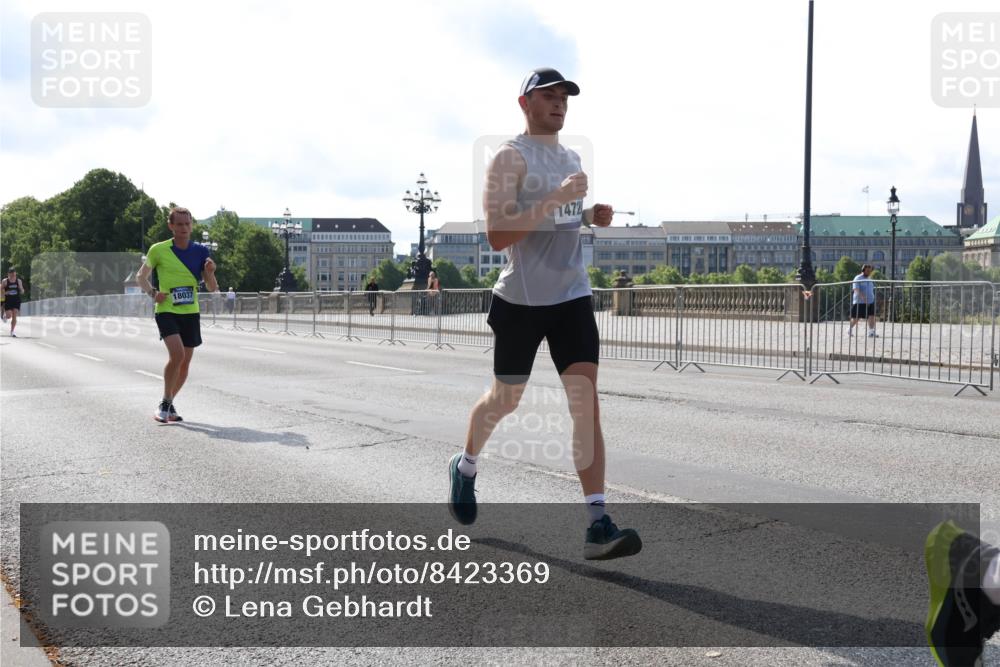 29.06.2025 - hella hamburg halbmarathon Lena Gebhardt http://msf.ph/oto/8423369 29.06.2025 09:43:02 Lombardsbrücke 18037, 1472, 4338, 5301, 5612, 7331, 7855, 9097, 9269, 9385, 9565, 9767, 10468, 10867, 11078, 11228, 11994, 12341, 12360, 12529, 12992, 13346, 13374, 13872, 13913, 14728, 14753, 14757, 14836, 15483, 15671, 16615, 17614, 18037, 18328, 18693, 18695, 18740, 18989, 19041, 19042, 19050, 19076, 19078 meine-sportfotos.de