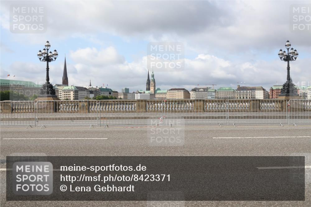 29.06.2025 - hella hamburg halbmarathon Lena Gebhardt http://msf.ph/oto/8423371 29.06.2025 08:58:09 Lombardsbrücke  meine-sportfotos.de