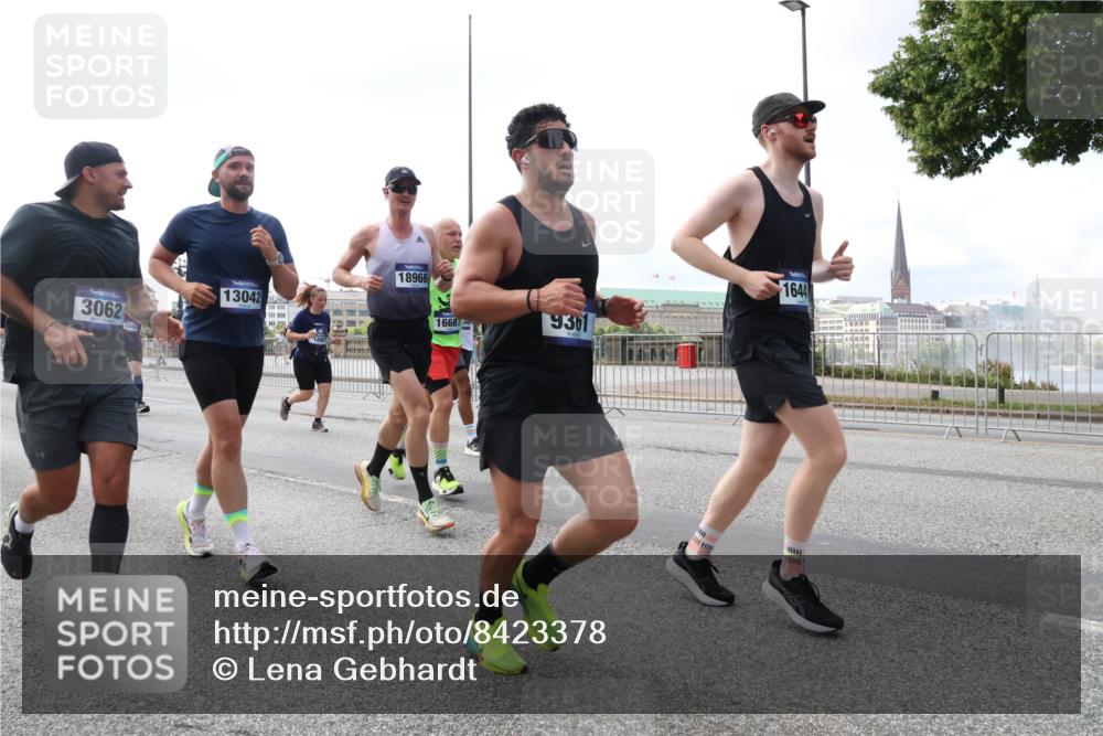 29.06.2025 - hella hamburg halbmarathon Lena Gebhardt http://msf.ph/oto/8423378 29.06.2025 10:06:09 Lombardsbrücke 3062, 13042, 18966, 166875, 9361, 1644, 1229, 1245, 1448, 1766, 1830, 1842, 2471, 2540, 3062, 3929, 4169, 4542, 4666, 4868, 5431, 5762, 6014, 6314, 7138, 7741, 8051, 8316, 8894, 8909, 9339, 9361, 9477, 9560, 9917, 10781, 10791, 10998, 13042, 13054, 13481, 13863, 14369, 14987, 15113, 15145, 15229, 15462, 15537, 15766, 15772, 16441, 16687, 17239, 17740, 17746, 17885, 18042, 18768, 18857, 18910, 18913, 18966, 18973 meine-sportfotos.de
