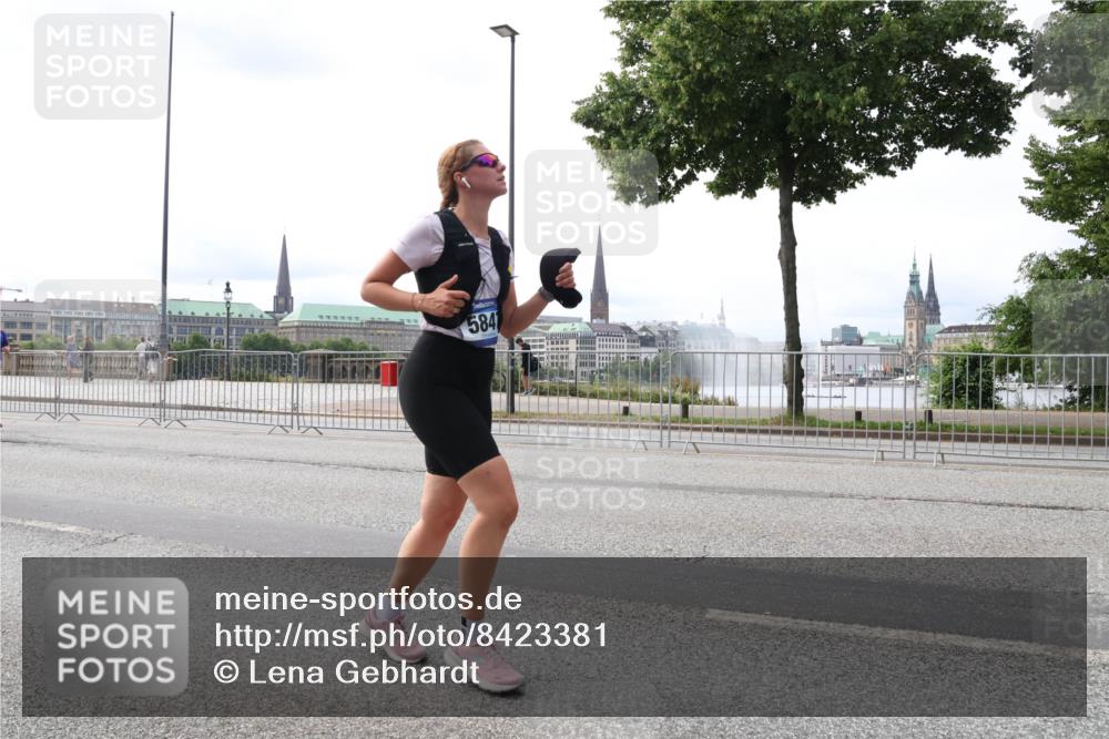 29.06.2025 - hella hamburg halbmarathon Lena Gebhardt http://msf.ph/oto/8423381 29.06.2025 10:28:12 Lombardsbrücke 584, 1148, 3445, 5177, 5369, 5604, 5847, 6632, 7497, 7667, 7980, 8215, 8327, 9567, 9653, 9654, 9688, 11692, 11739, 12780, 12823, 12842, 13043, 13045, 13296, 13400, 13568, 13678, 13860, 14017, 14155, 15123, 15607, 15608, 16569, 16804, 18256, 18604, 18626, 19180 meine-sportfotos.de