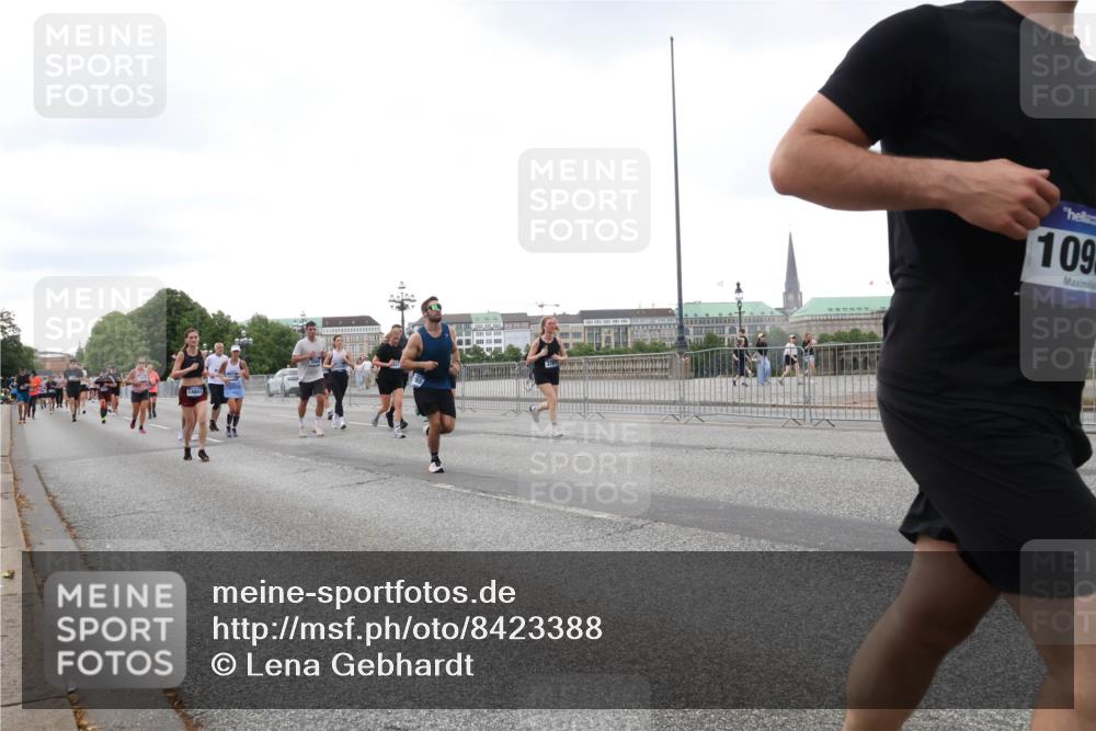 29.06.2025 - hella hamburg halbmarathon Lena Gebhardt http://msf.ph/oto/8423388 29.06.2025 10:53:01 Lombardsbrücke 109, 1369, 1826, 2146, 2291, 2362, 2409, 2701, 2983, 2988, 3140, 3227, 3787, 4591, 4626, 4729, 5428, 6135, 6521, 7032, 7483, 7511, 7681, 7737, 8414, 8641, 9068, 9070, 9545, 10055, 10417, 10568, 10600, 10661, 10879, 10928, 10981, 11520, 11524, 11919, 12127, 12128, 12193, 12700, 12994, 13489, 13916, 13917, 14009, 14038, 14765, 14807, 14977, 14979, 16137 meine-sportfotos.de