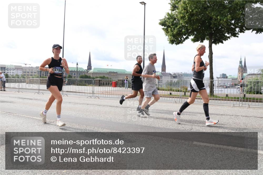 29.06.2025 - hella hamburg halbmarathon Lena Gebhardt http://msf.ph/oto/8423397 29.06.2025 10:18:57 Lombardsbrücke 3780, 1234, 1349, 1521, 1718, 1755, 1820, 2096, 2703, 2781, 2802, 2821, 3026, 3105, 3118, 3202, 3529, 3591, 3592, 3631, 4383, 4718, 4802, 4845, 5034, 5049, 5080, 5098, 5264, 5266, 5323, 5429, 5834, 5910, 6194, 6249, 6413, 6477, 6482, 6533, 6736, 7051, 7121, 7214, 7252, 7454, 8341, 8665, 8761, 8778, 8780, 9270, 9272, 9276, 9505, 9549, 9586, 9652, 9658, 9748, 9756, 9757, 10037, 10172, 10467, 10502, 10816, 12541, 12548, 12552, 12703 meine-sportfotos.de
