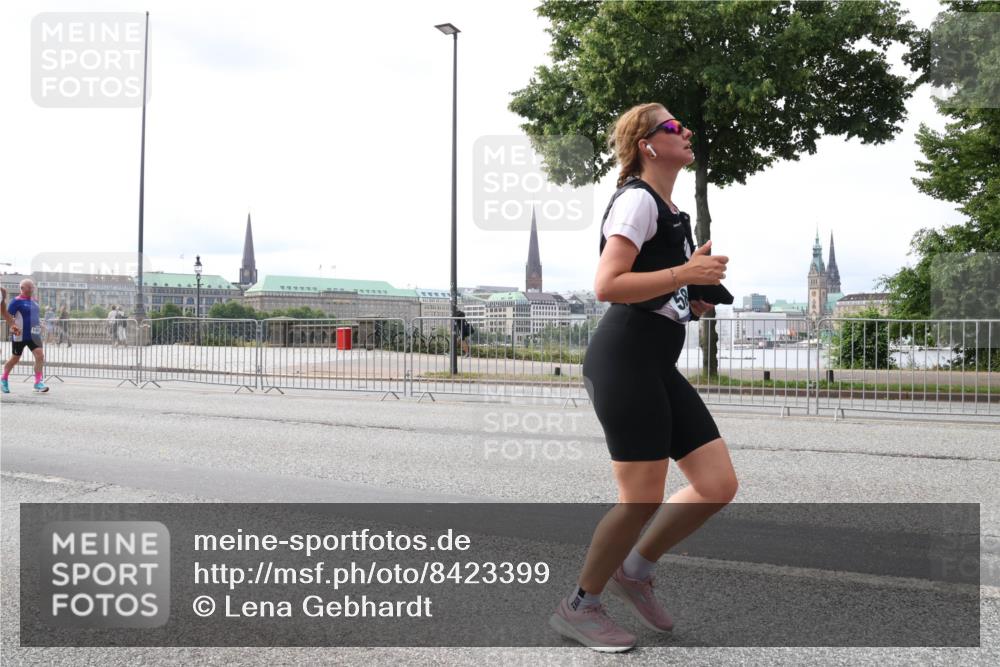 29.06.2025 - hella hamburg halbmarathon Lena Gebhardt http://msf.ph/oto/8423399 29.06.2025 10:28:13 Lombardsbrücke 1148, 3445, 5177, 5369, 5604, 5847, 6632, 7497, 7667, 7980, 8215, 8327, 9567, 9653, 9654, 9688, 11692, 11739, 12780, 12823, 12842, 13045, 13296, 13400, 13568, 13678, 13860, 14017, 14155, 15123, 15607, 15608, 16569, 16804, 18256, 18604, 18626, 19180 meine-sportfotos.de