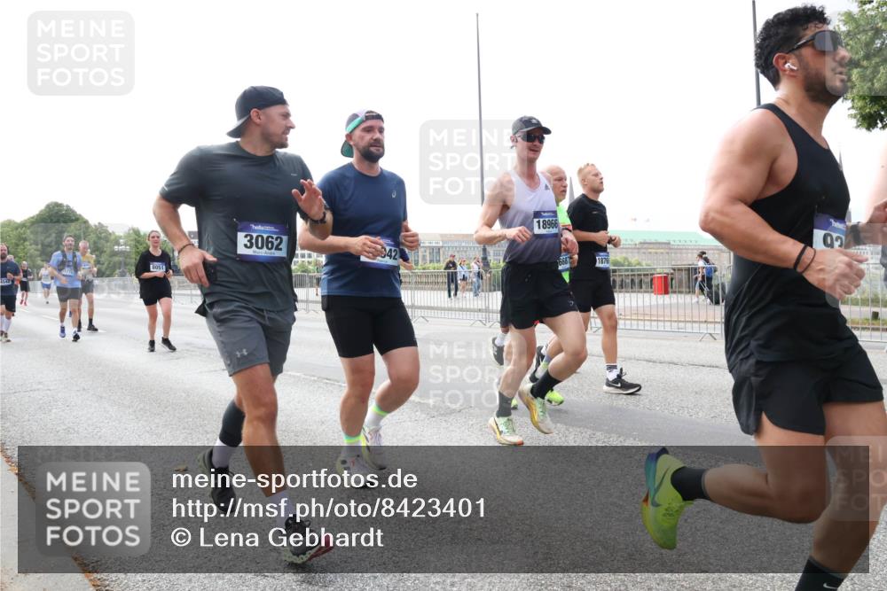 29.06.2025 - hella hamburg halbmarathon Lena Gebhardt http://msf.ph/oto/8423401 29.06.2025 10:06:09 Lombardsbrücke 4542, 8051, 3062, 342, 18966, 15687, 1876, 92, 1229, 1245, 1448, 1766, 1830, 1842, 2471, 2540, 3062, 3929, 4169, 4542, 4666, 4868, 5431, 5762, 6014, 6314, 7138, 7741, 8051, 8316, 8894, 8909, 9339, 9361, 9477, 9560, 9917, 10781, 10791, 10998, 13042, 13054, 13481, 13863, 14369, 14987, 15113, 15145, 15229, 15462, 15537, 15766, 15772, 16441, 16687, 17239, 17740, 17746, 17885, 18042, 18768, 18857, 18910, 18913, 18966, 18973 meine-sportfotos.de