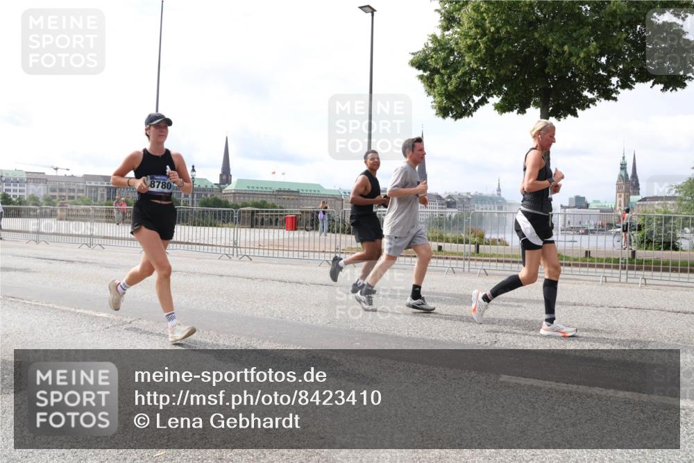 29.06.2025 - hella hamburg halbmarathon Lena Gebhardt http://msf.ph/oto/8423410 29.06.2025 10:18:57 Lombardsbrücke 8780, 1234, 1349, 1521, 1718, 1755, 1820, 2096, 2703, 2781, 2802, 2821, 3026, 3105, 3118, 3202, 3529, 3591, 3592, 3631, 4383, 4718, 4802, 4845, 5034, 5049, 5080, 5098, 5264, 5266, 5323, 5429, 5834, 5910, 6194, 6249, 6413, 6477, 6482, 6533, 6736, 7051, 7121, 7214, 7252, 7454, 8341, 8665, 8761, 8778, 8780, 9270, 9272, 9276, 9505, 9549, 9586, 9652, 9658, 9748, 9756, 9757, 10037, 10172, 10467, 10502, 10816, 12541, 12548, 12552, 12703 meine-sportfotos.de