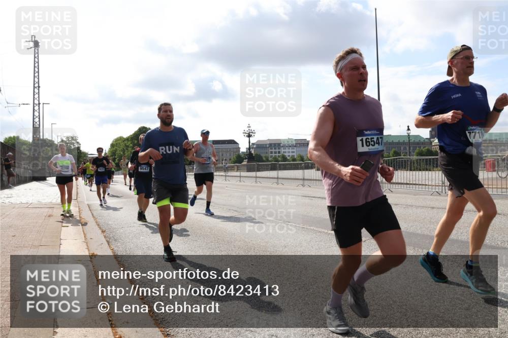 29.06.2025 - hella hamburg halbmarathon Lena Gebhardt http://msf.ph/oto/8423413 29.06.2025 09:52:09 Lombardsbrücke 9547, 16547, 7710, 1057, 1139, 1312, 1353, 1468, 1569, 1604, 1631, 1763, 2653, 3305, 3437, 3618, 3697, 3852, 4565, 4865, 4871, 4915, 4991, 5014, 5047, 5129, 5231, 5336, 5690, 5987, 6373, 6490, 6550, 6700, 6705, 6711, 6770, 7092, 7185, 7710, 8074, 8346, 8359, 8564, 8852, 8900, 9348, 9358, 9444, 9547, 9659, 10319, 10375, 10493, 10691, 10741, 10934, 10978, 11021, 11062, 11495, 11679, 11714, 11821, 12046, 12438, 12623, 12711, 12772, 13728 meine-sportfotos.de