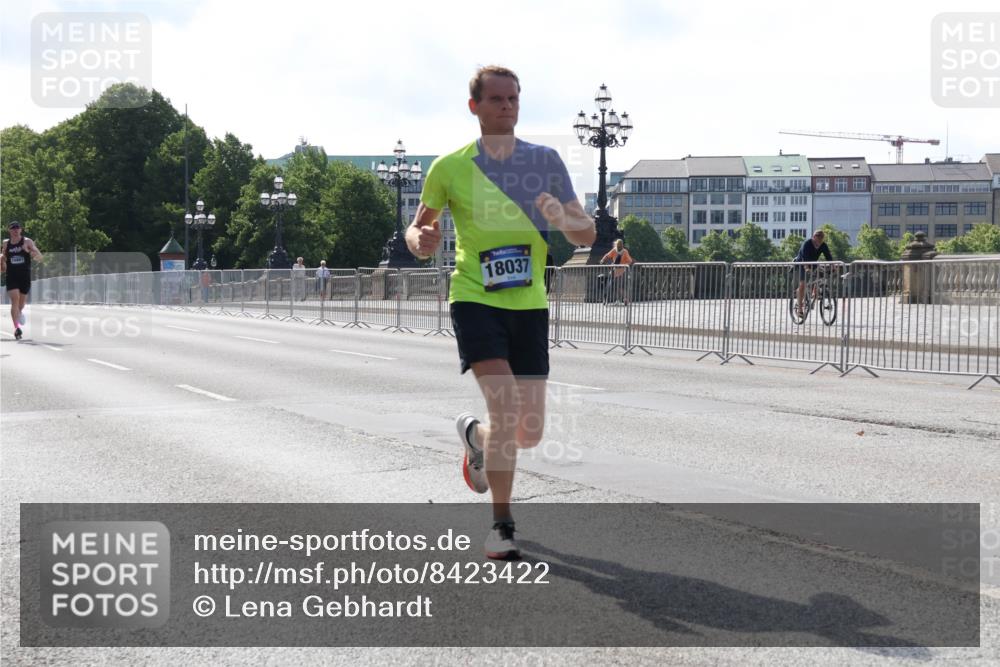 29.06.2025 - hella hamburg halbmarathon Lena Gebhardt http://msf.ph/oto/8423422 29.06.2025 09:43:03 Lombardsbrücke 18037, 4338, 5301, 5612, 7331, 7855, 9097, 9269, 9385, 9565, 9767, 10468, 10867, 11078, 11228, 11994, 12341, 12360, 12529, 12992, 13346, 13374, 13872, 13913, 14728, 14753, 14757, 14836, 15483, 15671, 16615, 17614, 18037, 18328, 18693, 18695, 18740, 18989, 19041, 19042, 19050, 19076, 19078 meine-sportfotos.de