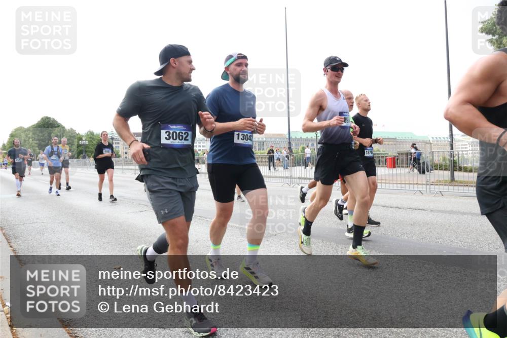 29.06.2025 - hella hamburg halbmarathon Lena Gebhardt http://msf.ph/oto/8423423 29.06.2025 10:06:09 Lombardsbrücke 8051, 3062, 13042, 89, 1876, 1229, 1245, 1448, 1766, 1830, 1842, 2471, 2540, 3062, 3929, 4169, 4542, 4666, 4868, 5431, 5762, 6014, 6314, 7138, 7741, 8051, 8316, 8894, 8909, 9339, 9361, 9477, 9560, 9917, 10781, 10791, 10998, 13042, 13054, 13481, 13863, 14369, 14987, 15113, 15145, 15229, 15462, 15537, 15766, 15772, 16441, 16687, 17239, 17740, 17746, 17885, 18042, 18768, 18857, 18910, 18913, 18966, 18973 meine-sportfotos.de