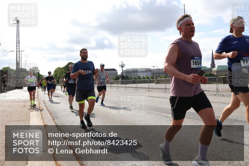 29.06.2025 - hella hamburg halbmarathon Lena Gebhardt http://msf.ph/oto/8423425 29.06.2025 09:52:09 Lombardsbrücke 9547, 1057, 1654, 77, 1057, 1139, 1312, 1353, 1468, 1569, 1604, 1631, 1763, 2653, 3305, 3437, 3618, 3697, 3852, 4565, 4865, 4871, 4915, 4991, 5014, 5047, 5129, 5231, 5336, 5690, 5987, 6373, 6490, 6550, 6700, 6705, 6711, 6770, 7092, 7185, 7710, 8074, 8346, 8359, 8564, 8852, 8900, 9348, 9358, 9444, 9547, 9659, 10319, 10375, 10493, 10691, 10741, 10934, 10978, 11021, 11062, 11495, 11679, 11714, 11821, 12046, 12438, 12623, 12711, 12772, 13728 meine-sportfotos.de