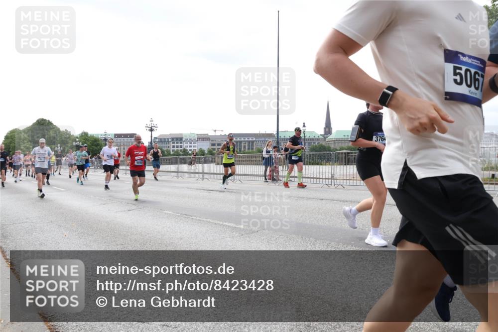 29.06.2025 - hella hamburg halbmarathon Lena Gebhardt http://msf.ph/oto/8423428 29.06.2025 10:43:07 Lombardsbrücke 13417, 18540, 3764, 5067, 1149, 1155, 1467, 1656, 1788, 1816, 1878, 1964, 2103, 2158, 2267, 2361, 2401, 2450, 2509, 2940, 2941, 2971, 3074, 3238, 3283, 3329, 3378, 3518, 3638, 3764, 4056, 4092, 4105, 4177, 4302, 4367, 4385, 4680, 5067, 5268, 5610, 5720, 5755, 5967, 6120, 6440, 7043, 7461, 7513, 7872, 8135, 8161, 8184, 8435, 8795, 8991, 9072, 9304, 9378, 9639, 9641, 9644, 9976, 10008, 10180, 10697, 11142, 11710, 12151, 12441, 13049, 13241 meine-sportfotos.de