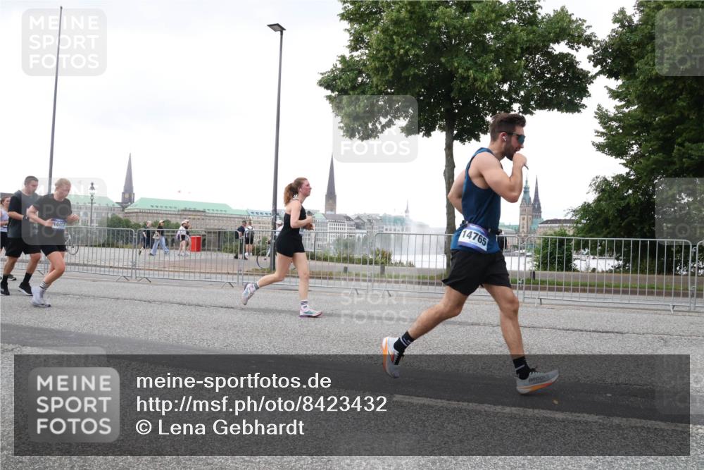 29.06.2025 - hella hamburg halbmarathon Lena Gebhardt http://msf.ph/oto/8423432 29.06.2025 10:53:04 Lombardsbrücke 10417, 14765, 1369, 1826, 2146, 2291, 2362, 2409, 2701, 2988, 3140, 3227, 3787, 4195, 4591, 4626, 4729, 5428, 6135, 6521, 7032, 7483, 7681, 7737, 8414, 8641, 9545, 9764, 10043, 10055, 10417, 10490, 10568, 10600, 10661, 10879, 10981, 11520, 11524, 11919, 12127, 12128, 12193, 12219, 12700, 12994, 13489, 13916, 13917, 14009, 14038, 14765, 14807, 14977, 14979, 16137 meine-sportfotos.de
