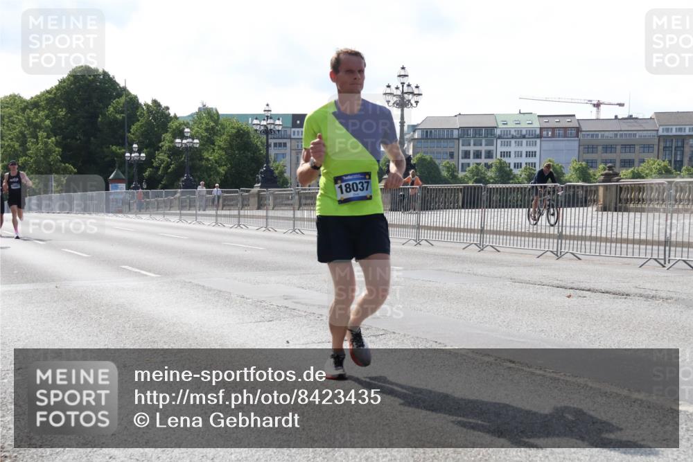 29.06.2025 - hella hamburg halbmarathon Lena Gebhardt http://msf.ph/oto/8423435 29.06.2025 09:43:03 Lombardsbrücke 18037, 4338, 5301, 5612, 7331, 7855, 9097, 9269, 9385, 9565, 9767, 10468, 10867, 11078, 11228, 11994, 12341, 12360, 12529, 12992, 13346, 13374, 13872, 13913, 14728, 14753, 14757, 14836, 15483, 15671, 16615, 17614, 18037, 18328, 18693, 18695, 18740, 18989, 19041, 19042, 19050, 19076, 19078 meine-sportfotos.de