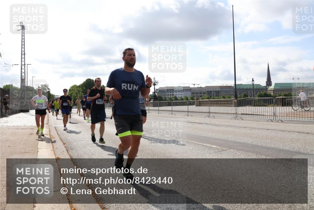 29.06.2025 - hella hamburg halbmarathon Lena Gebhardt http://msf.ph/oto/8423440 29.06.2025 09:52:09 Lombardsbrücke 15206, 1631, 9547, 1057, 880, 1057, 1139, 1312, 1353, 1468, 1569, 1604, 1631, 1763, 2653, 3305, 3437, 3618, 3697, 3852, 4565, 4865, 4871, 4915, 4991, 5014, 5047, 5129, 5231, 5336, 5690, 5987, 6373, 6490, 6550, 6700, 6705, 6711, 6770, 7092, 7185, 7710, 8074, 8346, 8359, 8564, 8852, 8900, 9348, 9358, 9444, 9547, 9659, 10319, 10375, 10493, 10691, 10741, 10934, 10978, 11021, 11062, 11495, 11679, 11714, 11821, 12046, 12438, 12623, 12711, 12772, 13728 meine-sportfotos.de