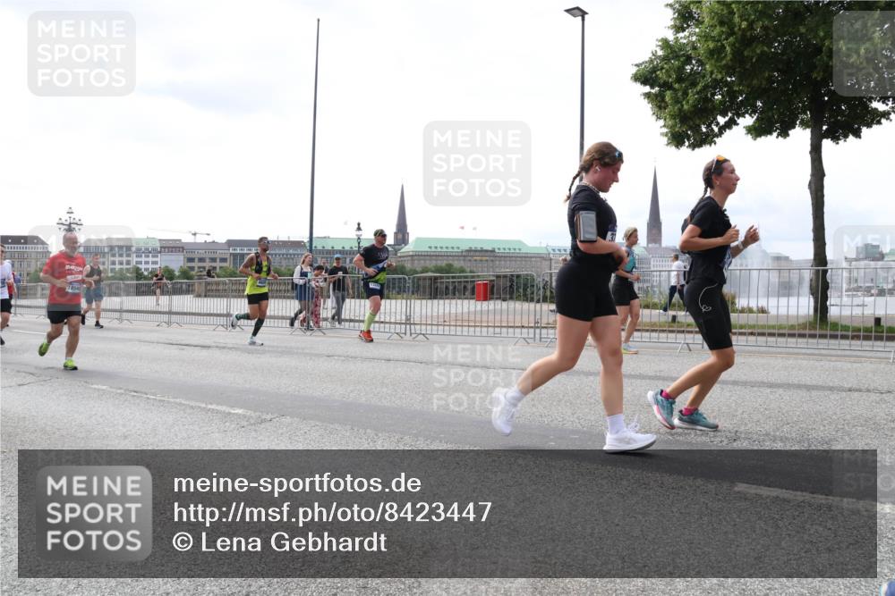 29.06.2025 - hella hamburg halbmarathon Lena Gebhardt http://msf.ph/oto/8423447 29.06.2025 10:43:08 Lombardsbrücke 1854, 1149, 1155, 1467, 1656, 1788, 1816, 1878, 1964, 2103, 2158, 2267, 2361, 2401, 2450, 2509, 2940, 2941, 2971, 3074, 3238, 3283, 3329, 3378, 3518, 3638, 3764, 4056, 4092, 4105, 4177, 4302, 4367, 4385, 4680, 5067, 5268, 5610, 5720, 5755, 5967, 6120, 6440, 7043, 7461, 7872, 8135, 8161, 8184, 8408, 8435, 8795, 8991, 9072, 9304, 9378, 9639, 9641, 9644, 9976, 10008, 10180, 10697, 11142, 11710, 12151, 12441, 13049 meine-sportfotos.de