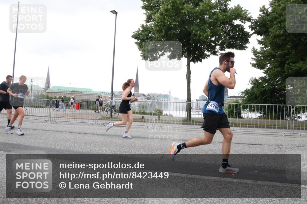 29.06.2025 - hella hamburg halbmarathon Lena Gebhardt http://msf.ph/oto/8423449 29.06.2025 10:53:04 Lombardsbrücke 10417, 14765, 1369, 1826, 2146, 2291, 2362, 2409, 2701, 2988, 3140, 3227, 3787, 4195, 4591, 4626, 4729, 5428, 6135, 6521, 7032, 7483, 7681, 7737, 8414, 8641, 9545, 9764, 10043, 10055, 10417, 10490, 10568, 10600, 10661, 10879, 10981, 11520, 11524, 11919, 12127, 12128, 12193, 12219, 12700, 12994, 13489, 13916, 13917, 14009, 14038, 14765, 14807, 14977, 14979, 16137 meine-sportfotos.de