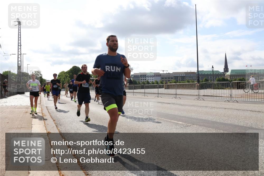 29.06.2025 - hella hamburg halbmarathon Lena Gebhardt http://msf.ph/oto/8423455 29.06.2025 09:52:09 Lombardsbrücke 15206, 1631, 9547, 1057, 1139, 1312, 1353, 1468, 1569, 1604, 1631, 1763, 2653, 3305, 3437, 3618, 3697, 3852, 4565, 4865, 4871, 4915, 4991, 5014, 5047, 5129, 5231, 5336, 5690, 5987, 6373, 6490, 6550, 6700, 6705, 6711, 6770, 7092, 7185, 7710, 8074, 8346, 8359, 8564, 8852, 8900, 9348, 9358, 9444, 9547, 9659, 10319, 10375, 10493, 10691, 10741, 10934, 10978, 11021, 11062, 11495, 11679, 11714, 11821, 12046, 12438, 12623, 12711, 12772, 13728 meine-sportfotos.de