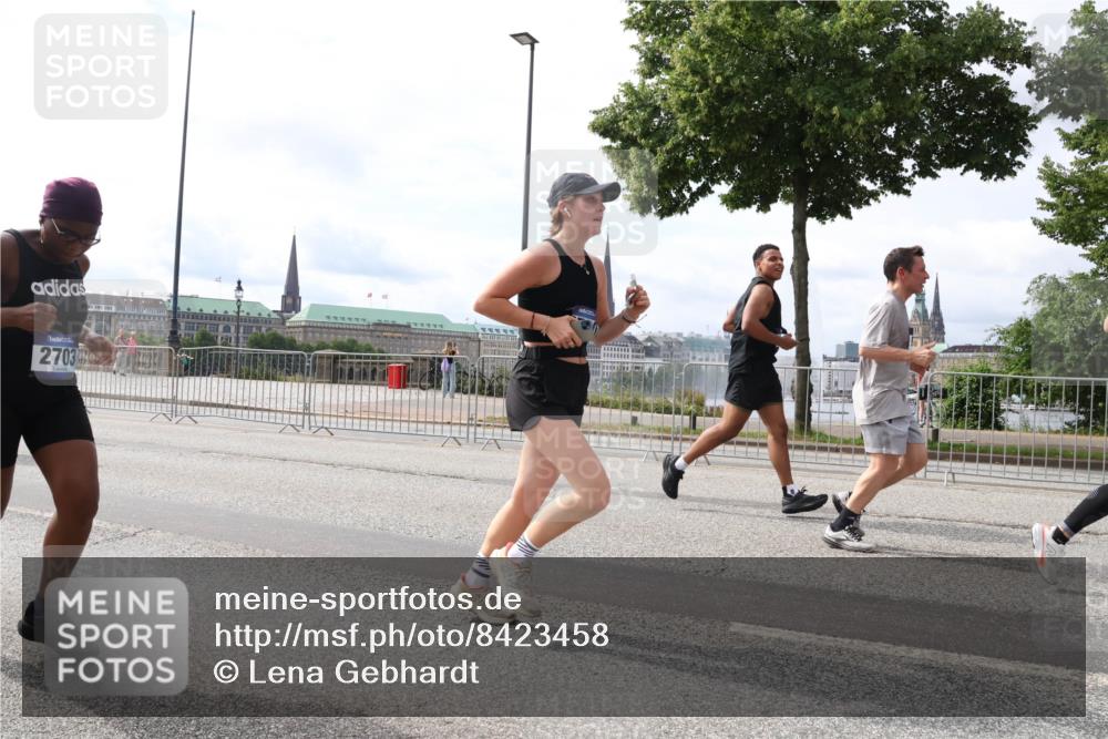 29.06.2025 - hella hamburg halbmarathon Lena Gebhardt http://msf.ph/oto/8423458 29.06.2025 10:18:58 Lombardsbrücke 2703, 1234, 1349, 1521, 1718, 1755, 1820, 2096, 2311, 2703, 2781, 2802, 2821, 3026, 3105, 3118, 3202, 3529, 3591, 3592, 3631, 4383, 4718, 4802, 4845, 5034, 5049, 5080, 5098, 5264, 5266, 5323, 5429, 5834, 5910, 6194, 6249, 6413, 6477, 6482, 6533, 6736, 7051, 7121, 7214, 7252, 7454, 8341, 8665, 8761, 8778, 8780, 9270, 9272, 9276, 9505, 9549, 9652, 9658, 9748, 9756, 9757, 10037, 10172, 10467, 10502, 10816, 12541, 12548, 12552, 12703 meine-sportfotos.de