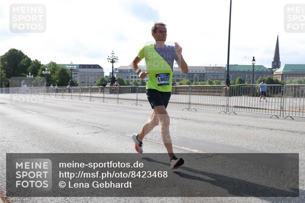 29.06.2025 - hella hamburg halbmarathon Lena Gebhardt http://msf.ph/oto/8423468 29.06.2025 09:43:04 Lombardsbrücke 18037, 1271, 4338, 5301, 5612, 7331, 7855, 9097, 9269, 9385, 9565, 9767, 10468, 10867, 11078, 11228, 11994, 12341, 12360, 12529, 12992, 13346, 13374, 13872, 13913, 14728, 14753, 14757, 14836, 15483, 15671, 16615, 17614, 18037, 18328, 18693, 18695, 18740, 18989, 19041, 19042, 19050, 19076, 19078 meine-sportfotos.de