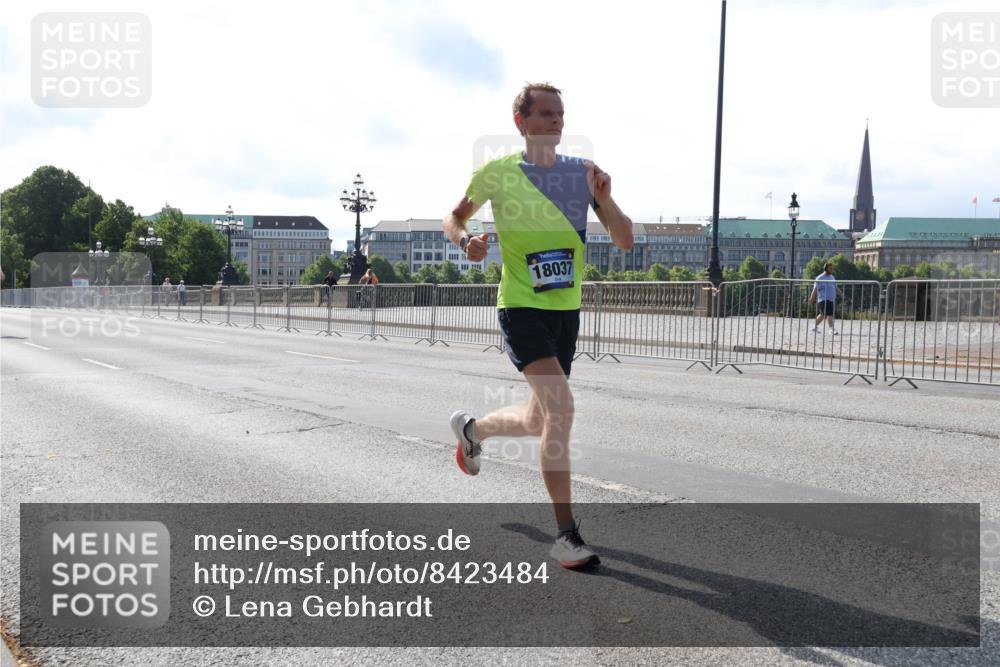 29.06.2025 - hella hamburg halbmarathon Lena Gebhardt http://msf.ph/oto/8423484 29.06.2025 09:43:04 Lombardsbrücke 18037, 500055, 1271, 4338, 5301, 5612, 7331, 7855, 9097, 9269, 9385, 9565, 9767, 10468, 10867, 11078, 11228, 11994, 12341, 12360, 12529, 12992, 13346, 13374, 13872, 13913, 14728, 14753, 14757, 14836, 15483, 15671, 16615, 17614, 18037, 18328, 18693, 18695, 18740, 18989, 19041, 19042, 19050, 19076, 19078 meine-sportfotos.de