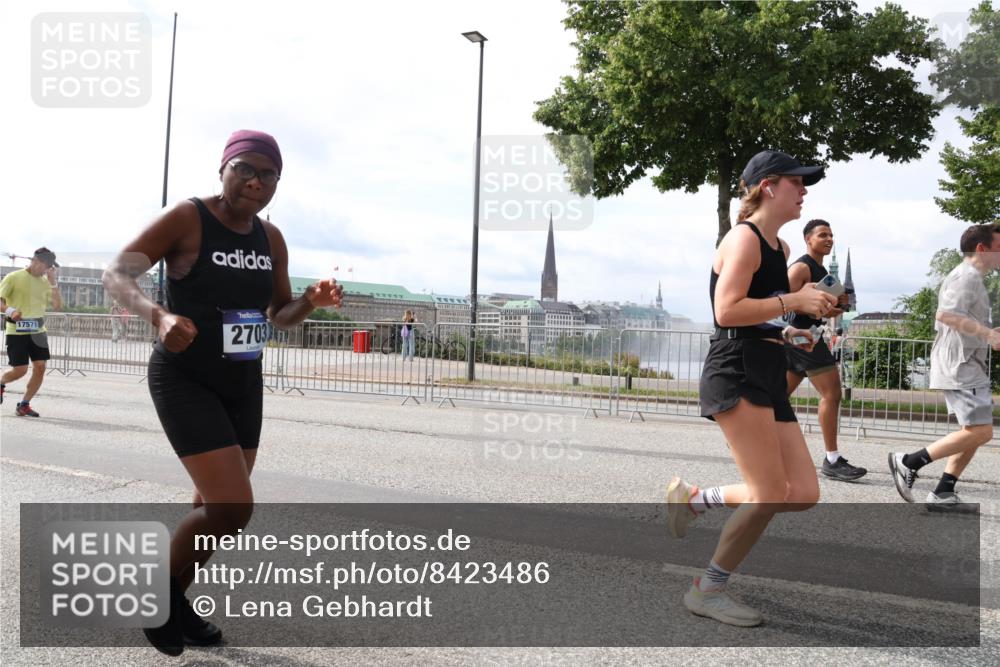 29.06.2025 - hella hamburg halbmarathon Lena Gebhardt http://msf.ph/oto/8423486 29.06.2025 10:18:58 Lombardsbrücke 17571, 2703, 1234, 1349, 1521, 1718, 1755, 1820, 2096, 2311, 2703, 2781, 2802, 2821, 3026, 3105, 3118, 3202, 3529, 3591, 3592, 3631, 4383, 4718, 4802, 4845, 5034, 5049, 5080, 5098, 5264, 5266, 5323, 5429, 5834, 5910, 6194, 6249, 6413, 6477, 6482, 6533, 6736, 7051, 7121, 7214, 7252, 7454, 8341, 8665, 8761, 8778, 8780, 9270, 9272, 9276, 9505, 9549, 9652, 9658, 9748, 9756, 9757, 10037, 10172, 10467, 10502, 10816, 12541, 12548, 12552, 12703 meine-sportfotos.de