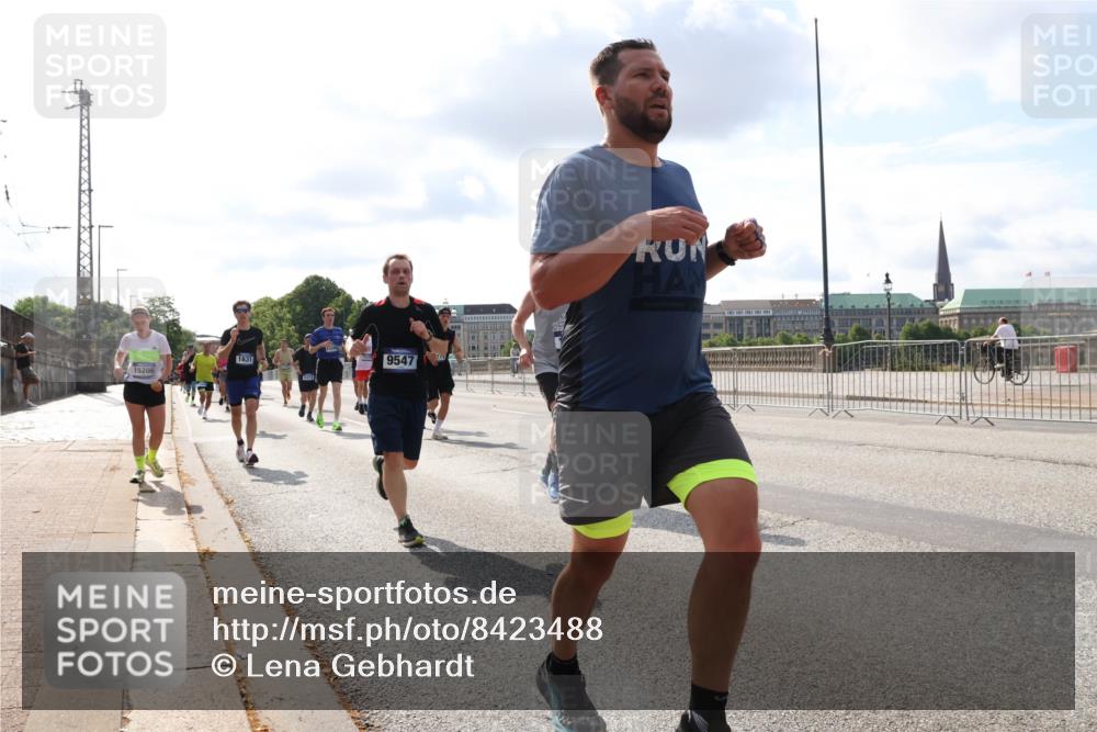 29.06.2025 - hella hamburg halbmarathon Lena Gebhardt http://msf.ph/oto/8423488 29.06.2025 09:52:10 Lombardsbrücke 15206, 1631, 9547, 99, 1057, 1139, 1312, 1353, 1468, 1569, 1604, 1631, 1763, 2653, 3305, 3437, 3618, 3697, 3852, 4565, 4871, 4915, 4991, 5011, 5014, 5047, 5129, 5231, 5336, 5690, 5987, 6373, 6490, 6550, 6700, 6705, 6711, 6770, 7092, 7185, 7710, 8074, 8346, 8359, 8564, 8852, 8900, 9348, 9358, 9444, 9547, 9659, 10319, 10375, 10493, 10691, 10741, 10934, 10978, 11021, 11062, 11495, 11679, 11714, 11821, 12046, 12438, 12623, 12711, 12772, 13728 meine-sportfotos.de