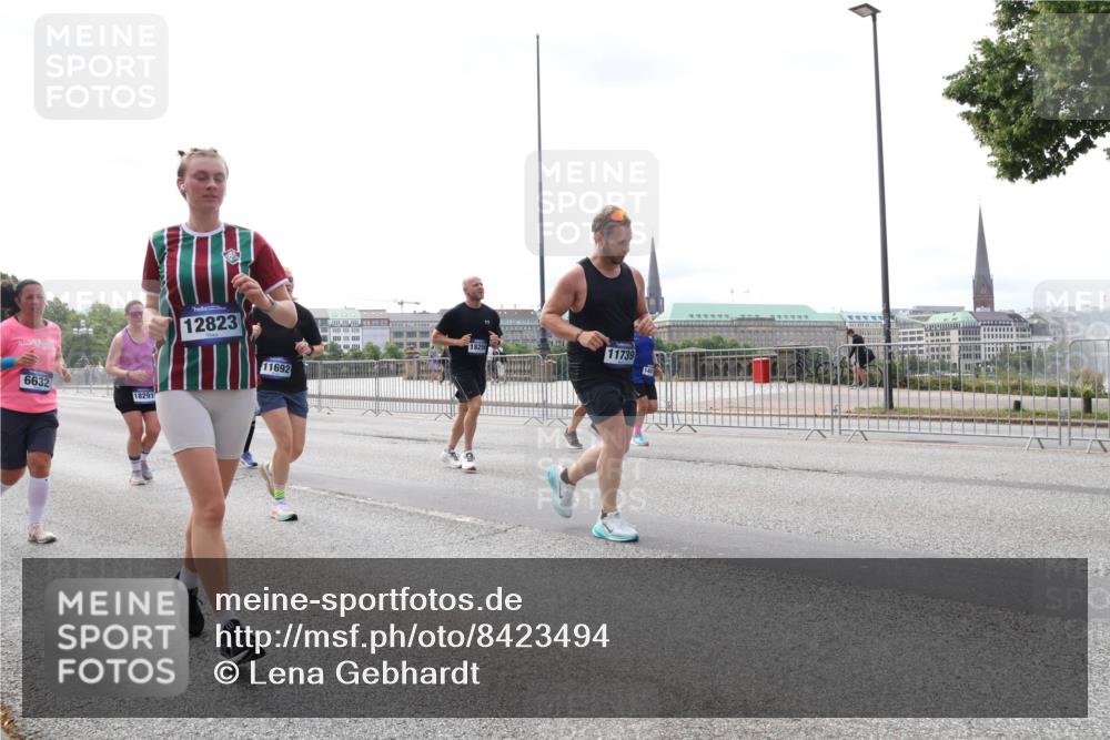 29.06.2025 - hella hamburg halbmarathon Lena Gebhardt http://msf.ph/oto/8423494 29.06.2025 10:28:14 Lombardsbrücke 6632, 18291, 12823, 11692, 18255, 11739, 1148, 3445, 5177, 5369, 5604, 5847, 6632, 7497, 7667, 7980, 8215, 8327, 9567, 9653, 9654, 9855, 11692, 11739, 12780, 12823, 12842, 13045, 13296, 13400, 13568, 13678, 13860, 14017, 14155, 15123, 15607, 15608, 16569, 16804, 18256, 18604, 18626, 19180 meine-sportfotos.de