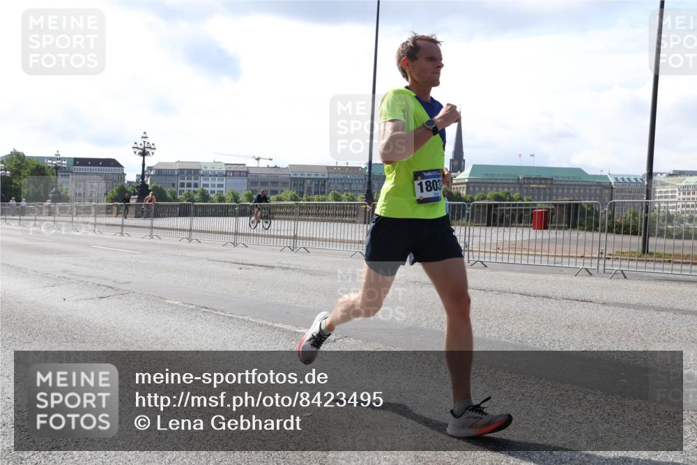 29.06.2025 - hella hamburg halbmarathon Lena Gebhardt http://msf.ph/oto/8423495 29.06.2025 09:43:04 Lombardsbrücke 1803, 686865, 9999, 1271, 4338, 5301, 5612, 7331, 7855, 9097, 9269, 9385, 9565, 9767, 10468, 10867, 11078, 11228, 11994, 12341, 12360, 12529, 12992, 13346, 13374, 13872, 13913, 14728, 14753, 14757, 14836, 15483, 15671, 16615, 17614, 18037, 18328, 18693, 18695, 18740, 18989, 19041, 19042, 19050, 19076, 19078 meine-sportfotos.de