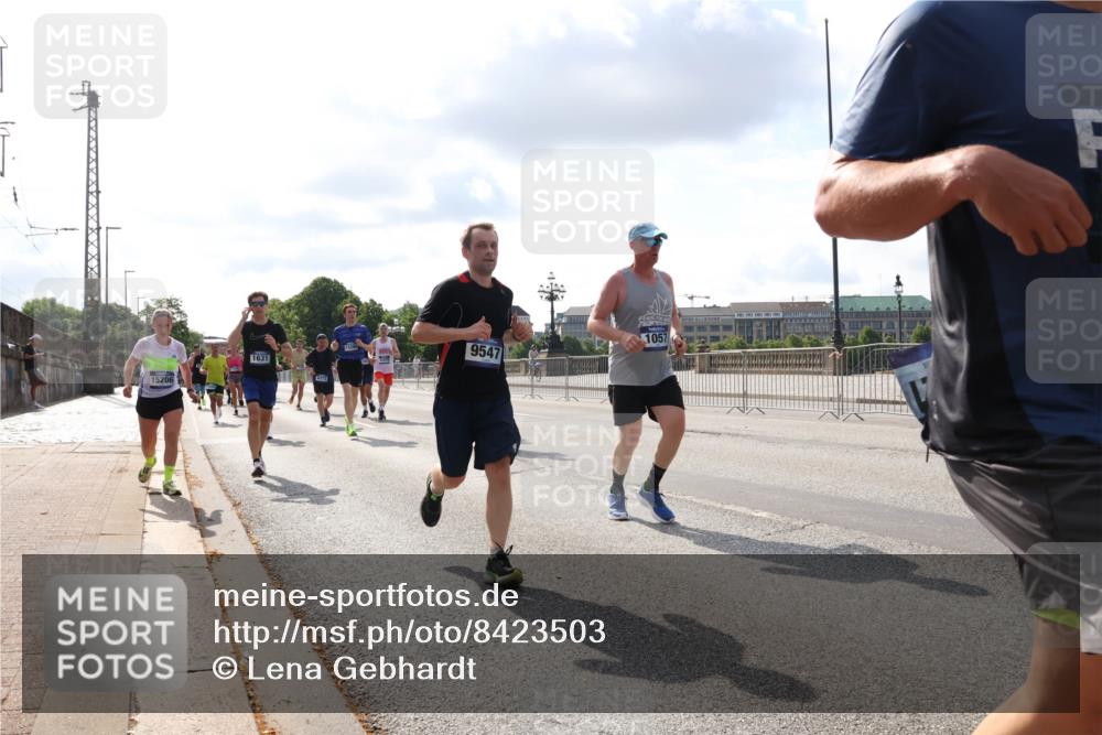 29.06.2025 - hella hamburg halbmarathon Lena Gebhardt http://msf.ph/oto/8423503 29.06.2025 09:52:10 Lombardsbrücke 1631, 15206, 9547, 1057, 1057, 1139, 1312, 1353, 1468, 1569, 1604, 1631, 1763, 2653, 3305, 3437, 3618, 3697, 3852, 4565, 4871, 4915, 4991, 5011, 5014, 5047, 5129, 5231, 5336, 5690, 5987, 6373, 6490, 6550, 6700, 6705, 6711, 6770, 7092, 7185, 7710, 8074, 8346, 8359, 8564, 8852, 8900, 9348, 9358, 9444, 9547, 9659, 10319, 10375, 10493, 10691, 10741, 10934, 10978, 11021, 11062, 11495, 11679, 11714, 11821, 12046, 12438, 12623, 12711, 12772, 13728 meine-sportfotos.de