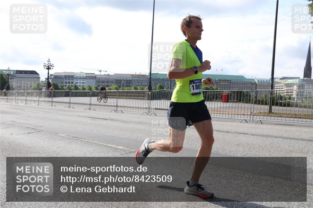 29.06.2025 - hella hamburg halbmarathon Lena Gebhardt http://msf.ph/oto/8423509 29.06.2025 09:43:04 Lombardsbrücke 180, 1271, 4338, 5301, 5612, 7331, 7855, 9097, 9269, 9385, 9565, 9767, 10468, 10867, 11078, 11228, 11994, 12341, 12360, 12529, 12992, 13346, 13374, 13872, 13913, 14728, 14753, 14757, 14836, 15483, 15671, 16615, 17614, 18037, 18328, 18693, 18695, 18740, 18989, 19041, 19042, 19050, 19076, 19078 meine-sportfotos.de