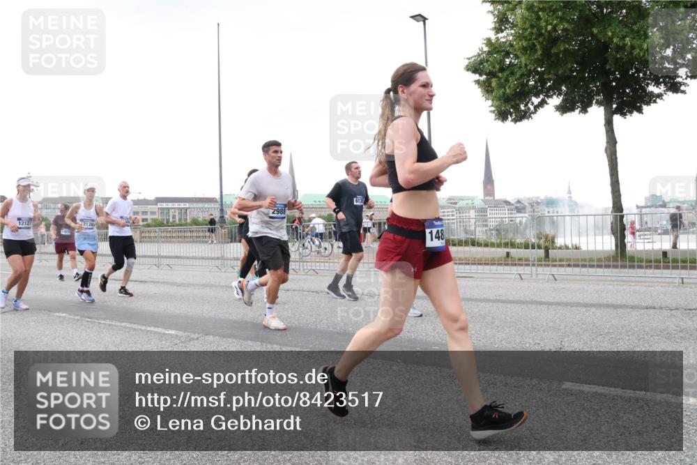 29.06.2025 - hella hamburg halbmarathon Lena Gebhardt http://msf.ph/oto/8423517 29.06.2025 10:53:05 Lombardsbrücke 12127, 14979, 12128, 2988, 6135, 148, 1369, 1826, 2146, 2291, 2362, 2409, 2701, 2988, 3140, 3227, 3787, 4195, 4591, 4626, 4729, 5428, 6135, 6521, 7032, 7483, 7681, 7737, 8212, 8414, 8641, 9545, 9764, 10043, 10055, 10417, 10490, 10568, 10600, 10661, 10879, 10981, 11520, 11524, 11919, 12127, 12128, 12193, 12219, 12700, 12994, 13489, 13916, 13917, 14009, 14038, 14765, 14807, 14977, 14979, 16137 meine-sportfotos.de