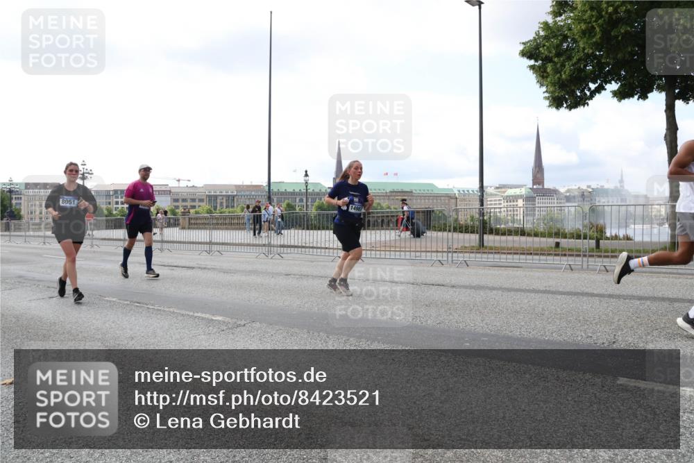 29.06.2025 - hella hamburg halbmarathon Lena Gebhardt http://msf.ph/oto/8423521 29.06.2025 10:06:10 Lombardsbrücke 8051, 14987, 1229, 1245, 1448, 1766, 1830, 1842, 2471, 2540, 3062, 3929, 4169, 4542, 4666, 4868, 5431, 5762, 6014, 6314, 7138, 7741, 8051, 8316, 8894, 8909, 9339, 9361, 9477, 9560, 9917, 10214, 10297, 10781, 13042, 13054, 13481, 13863, 14369, 14987, 15113, 15145, 15229, 15462, 15537, 15766, 15772, 15858, 16441, 16687, 17239, 17740, 17746, 17885, 18042, 18575, 18768, 18857, 18910, 18913, 18966, 18973 meine-sportfotos.de