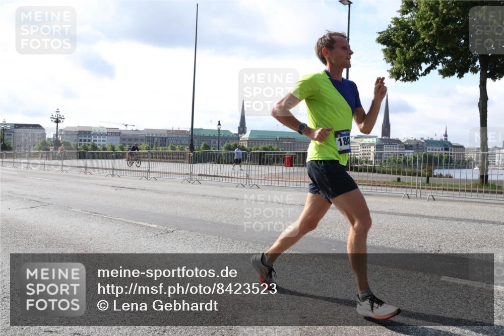 29.06.2025 - hella hamburg halbmarathon Lena Gebhardt http://msf.ph/oto/8423523 29.06.2025 09:43:04 Lombardsbrücke 180, 1271, 4338, 5301, 5612, 7331, 7855, 9097, 9269, 9385, 9565, 9767, 10468, 10867, 11078, 11228, 11994, 12341, 12360, 12529, 12992, 13346, 13374, 13872, 13913, 14728, 14753, 14757, 14836, 15483, 15671, 16615, 17614, 18037, 18328, 18693, 18695, 18740, 18989, 19041, 19042, 19050, 19076, 19078 meine-sportfotos.de