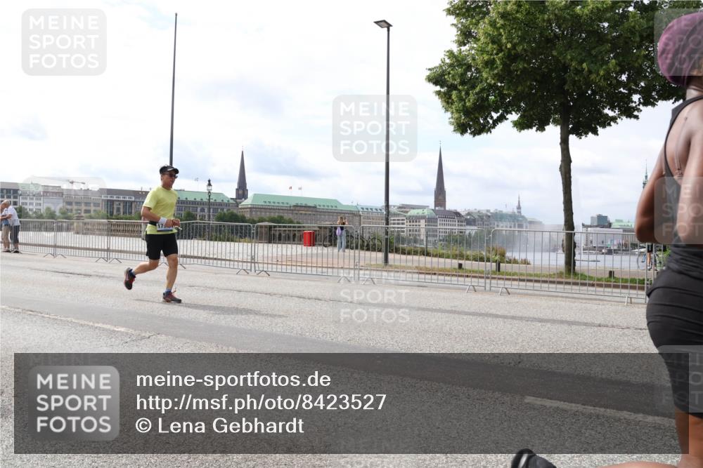 29.06.2025 - hella hamburg halbmarathon Lena Gebhardt http://msf.ph/oto/8423527 29.06.2025 10:18:59 Lombardsbrücke 1234, 1349, 1521, 1718, 1755, 2096, 2311, 2703, 2781, 2802, 2821, 3026, 3105, 3118, 3202, 3529, 3591, 3592, 3631, 4383, 4718, 4802, 4845, 5034, 5049, 5080, 5098, 5178, 5264, 5266, 5323, 5429, 5834, 5910, 6194, 6249, 6413, 6477, 6482, 6533, 6736, 7051, 7121, 7214, 7252, 7454, 8665, 8761, 8778, 8780, 9252, 9270, 9272, 9276, 9505, 9549, 9652, 9658, 9756, 9757, 10037, 10172, 10467, 10502, 10816, 12541, 12548, 12552, 12703 meine-sportfotos.de