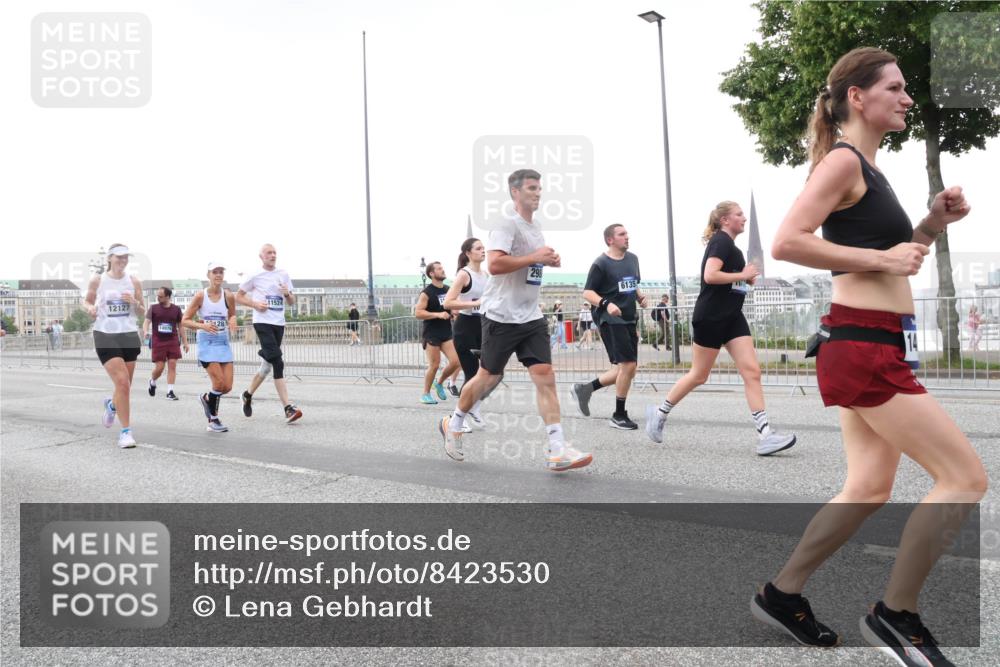 29.06.2025 - hella hamburg halbmarathon Lena Gebhardt http://msf.ph/oto/8423530 29.06.2025 10:53:05 Lombardsbrücke 12127, 128, 11524, 6135, 1369, 1826, 2146, 2291, 2362, 2409, 2701, 2988, 3140, 3227, 3787, 4195, 4591, 4626, 4729, 5428, 6135, 6521, 7032, 7483, 7681, 7737, 8212, 8414, 8641, 9545, 9764, 10043, 10055, 10417, 10490, 10568, 10600, 10661, 10879, 10981, 11520, 11524, 11919, 12127, 12128, 12193, 12219, 12700, 12994, 13489, 13916, 13917, 14009, 14038, 14765, 14807, 14977, 14979, 16137 meine-sportfotos.de