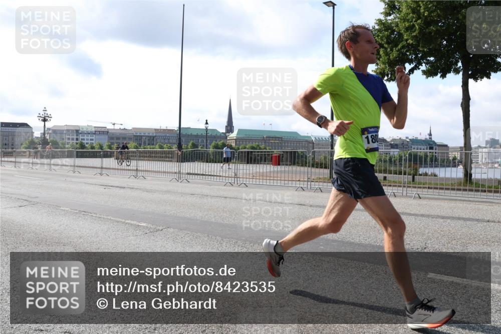 29.06.2025 - hella hamburg halbmarathon Lena Gebhardt http://msf.ph/oto/8423535 29.06.2025 09:43:04 Lombardsbrücke 180, 1271, 4338, 5301, 5612, 7331, 7855, 9097, 9269, 9385, 9565, 9767, 10468, 10867, 11078, 11228, 11994, 12341, 12360, 12529, 12992, 13346, 13374, 13872, 13913, 14728, 14753, 14757, 14836, 15483, 15671, 16615, 17614, 18037, 18328, 18693, 18695, 18740, 18989, 19041, 19042, 19050, 19076, 19078 meine-sportfotos.de